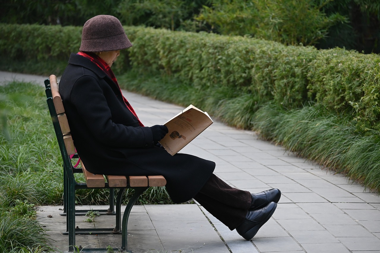 How to Build a DIY Outdoor Bench from Scratch